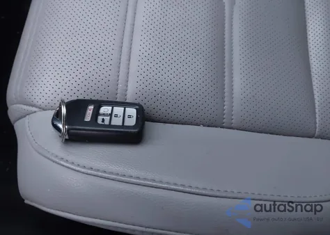 2017 Honda Cr-V Touring z USA, uszkodzony, nr VIN 5J6RW2H98HL032123